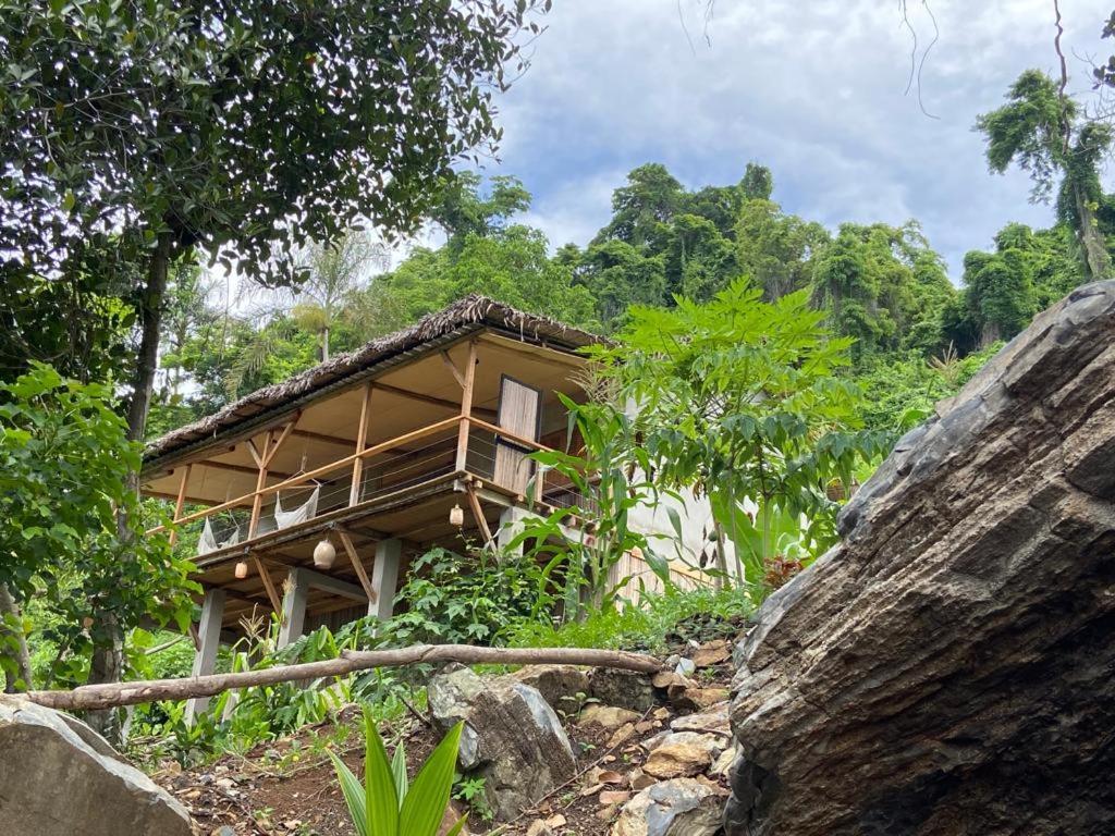 Canopee Lodge Nosy Komba Exteriör bild